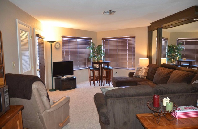 Ski in Ski Out, Seven Springs, 1 BR, 1 Bath, Balcony, on Slopes, Clean.
