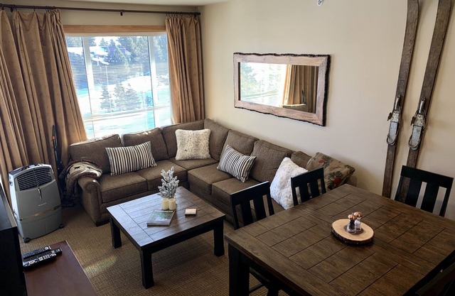 Ski-In/Ski-Out - Top Floor - Juniper Spring Lodge Unit 533