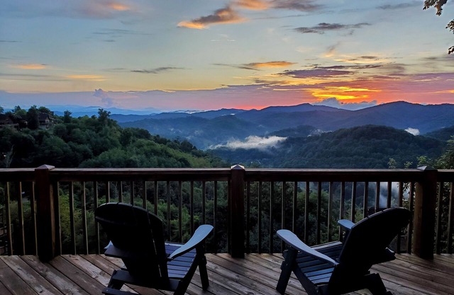 Ski-In Views & Hot Tub⛷️ Black Bear Lodge + Biltmore Pass