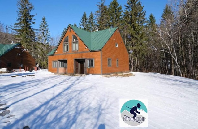 ☆ SKI ON & OFF ☆ Spruce Glen C on Great Eastern Trail w/AC, Sauna, Fireplace
