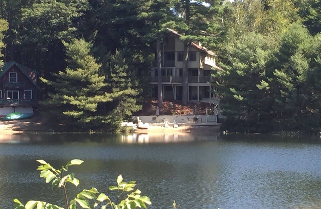 Ski Season Waterfront Home, Madison NH - Minutes to N. Conway - Private Beach!