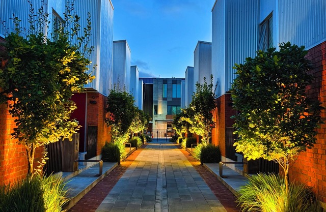 Ski Shuttle Access! 2BR CBD Townhouse by Bus Interchange + Free Parking - JJHome