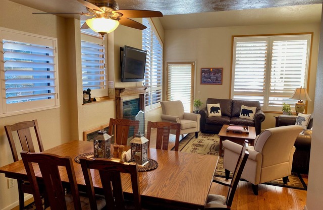 Ski the Canyons Village! Majestic Mountain Views! Free door-to-ski shuttle!