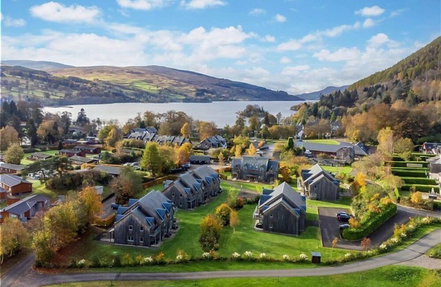 Skibo Lodge - No Pet - sleeps 8 guests in 4 bedrooms