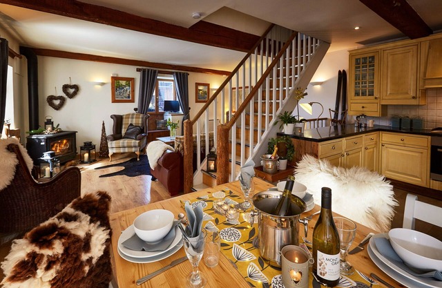 SKIVILLAROGER - LES ARCS CHALET - 4 ENSUITE BEDROOMS OUTDOOR HOT TUB & TERRACE