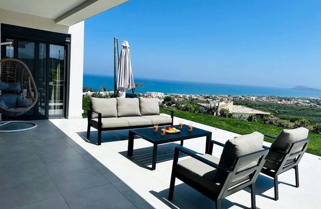 Skyline Serenity Villa 10PL 4BD 3BA .3min to beach
