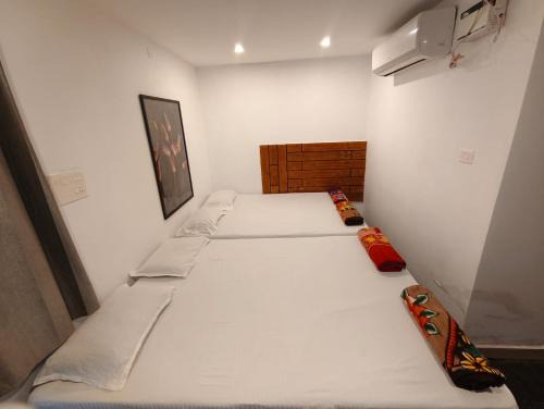 skywayrooms near Indira Gandhi signal and 3 km jipmer 3km Rock beach