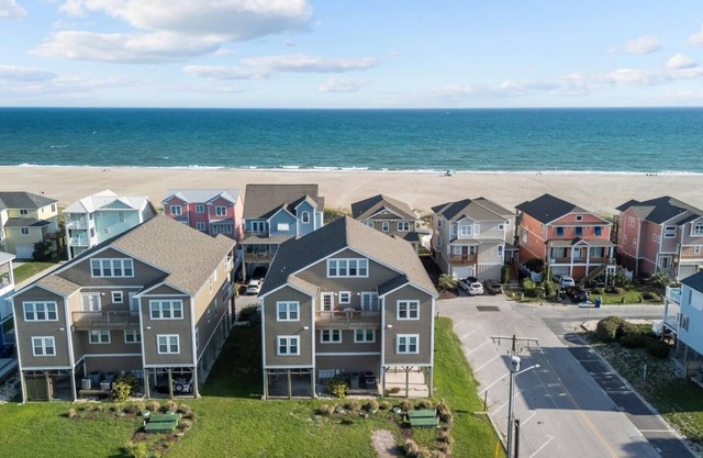 Slack Tide 3 Bedroom Condo by RedAwning