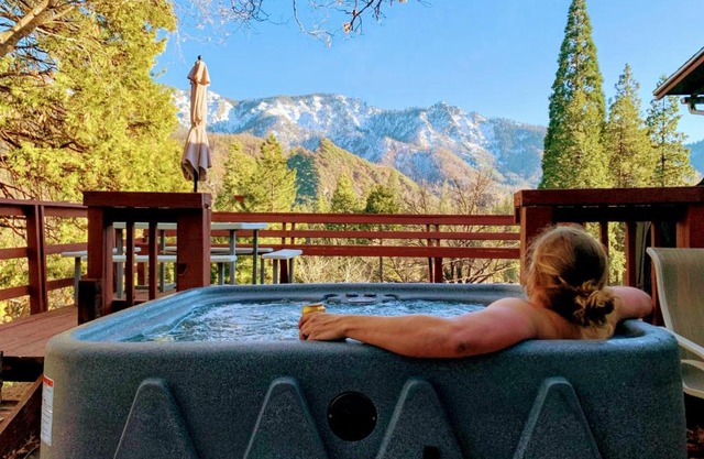 Slate Mountain View Hot Tub Sequoias Trail of 100 Giants River EV