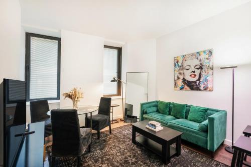 Sleek 1-Bedroom in the Financial Dsitrict