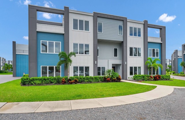 Sleek Condo near Disney and Resort & Waterpark Access - B42-149