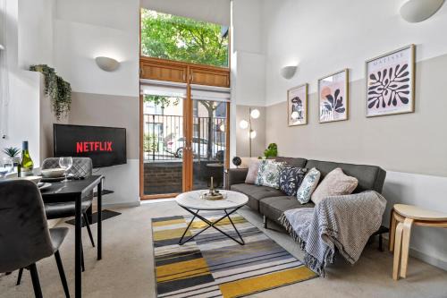 Sleek Modern City Apartment