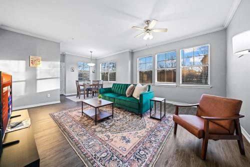Sleek Retreat 2BR, 2BA Pool Access