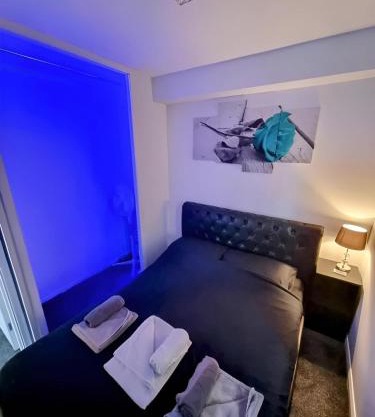 Sleek & Stylish - E15 Apartment With Parking