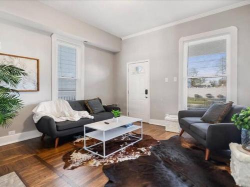 Sleep 8-King - 1600-sqft - Fountain Sq -Baby