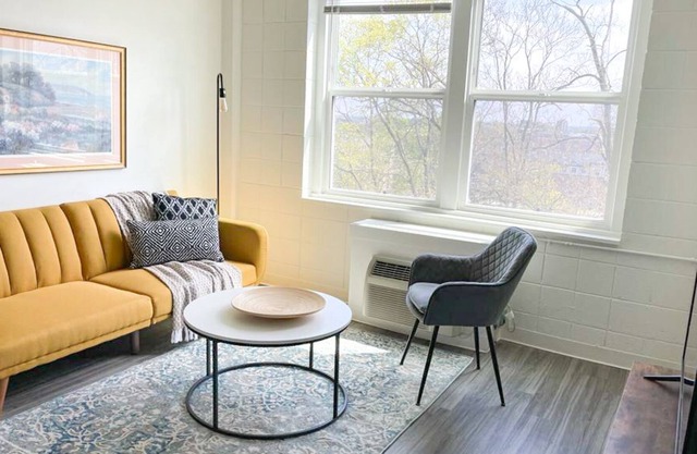 Sleepover: Bright 1BD/1BA + Gym - Downtown Cincinnati