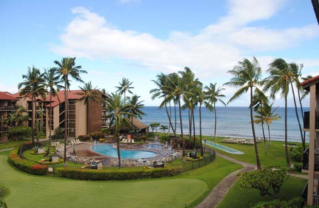 Sleeps 10, Great Ocean view condo at Papakea