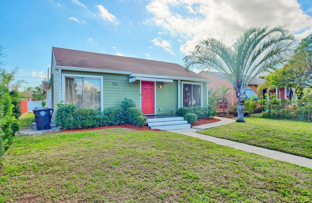 Sleeps 12 - House + Guest Apt - Plenty of parking