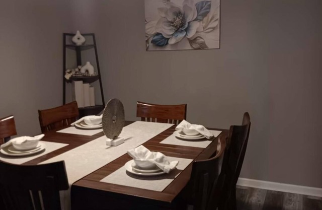 SLEEPS 12 IN THE HEART of Corpus Christi. CENTRAL Location, HEB, RESAURANTS.