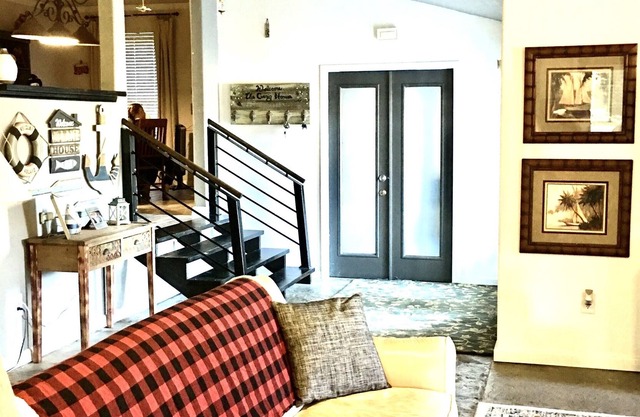 Sleeps 12. Lake House