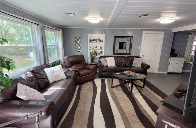 SLEEPS 14! Country Cottage of Ocala -Close to WEC, Silver Springs, State Parks,