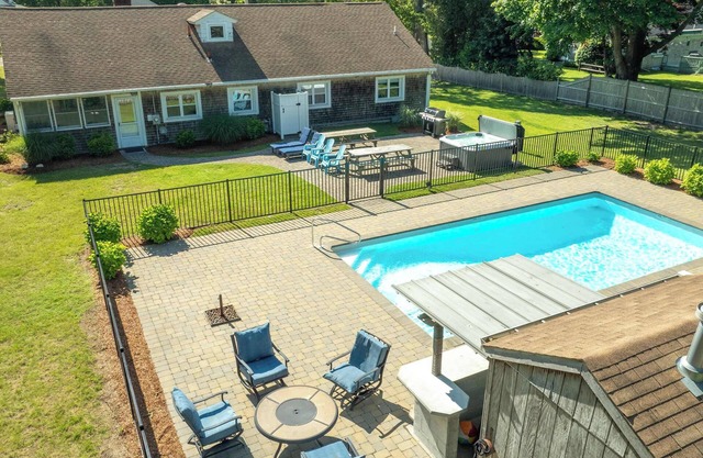 Sleeps 14 Home w/Pool Great for Families!