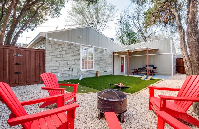 Sleeps 16+ Backyard Oasis DAL airport Uptown UTSW