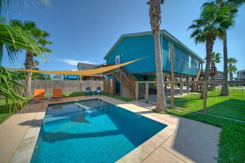 Sleeps 22 2 Homes w Private Pool Game Room Nature Views 7 BDR AvantStay