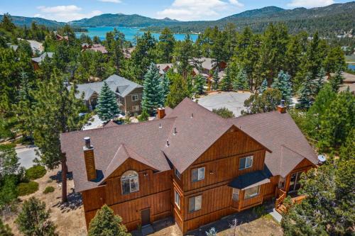 Sleeps 27 2 Homes Near the Lake Hot Tub Views Castle Glen Estates