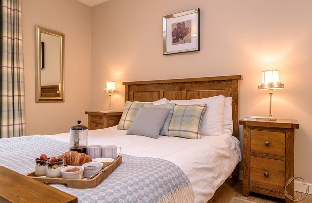 Sleeps 4 guests in 2 bedrooms