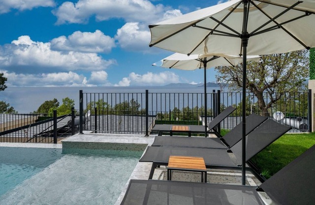 Sleeps 4, Villa with Seaview - AWZ 270