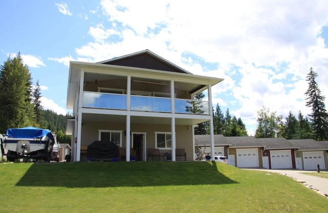 Sleeps 5, Walking Distance to the Beach, Panoramic Lake Views