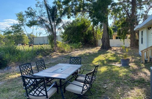 Sleeps 6 on 3BR House in Charming Palmetto Ellenton, WiFi, AC. Nature & Comfort