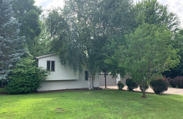 Sleeps 8, 4 miles to EAA, Central Air