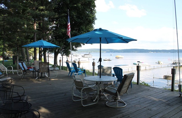 Sleeps Up To 10 People! Directly On The Pristine Sandy Bottom All Sports Lake!