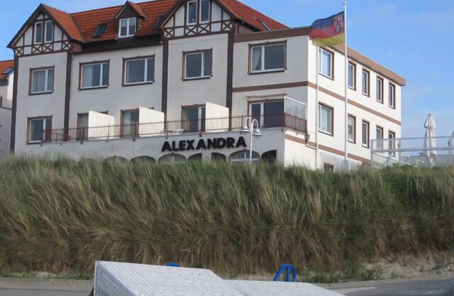 Small apartment with sea views for up to 2 people right on the beach of Wangerooge