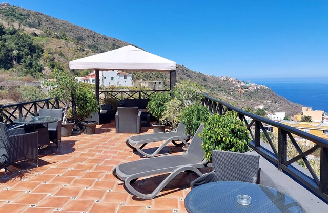 Small economic studio (15 m²) with sea view for young people