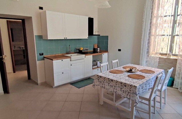 Small house ideal for visiting Naples, Pompeii, Herculaneum, Sorrento.