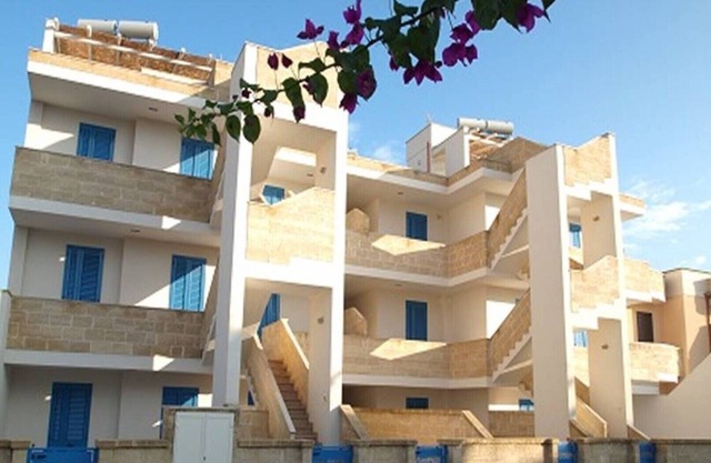Small panoramic room 120 m from the beach