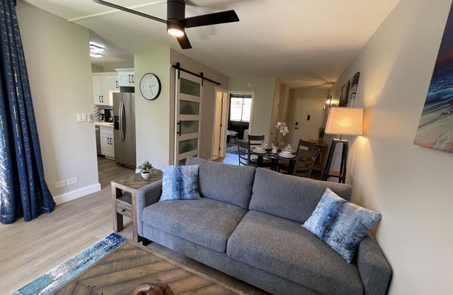 Smoking Deal! Beautiful Renovated Unit, Partial Ocean View! Walk to beach 🤙🏽