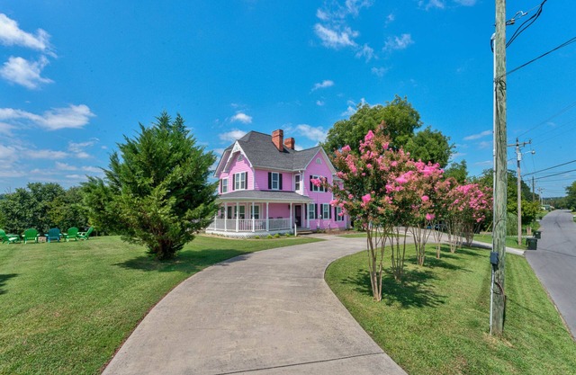 Smoky Mountain Historic Home ON the RIVER!