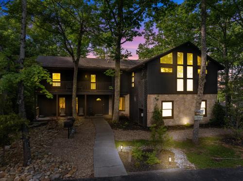 Smoky Vista Retreat, Hot Tub, Game Room, WIFI, 685 FREE tickets each paid day