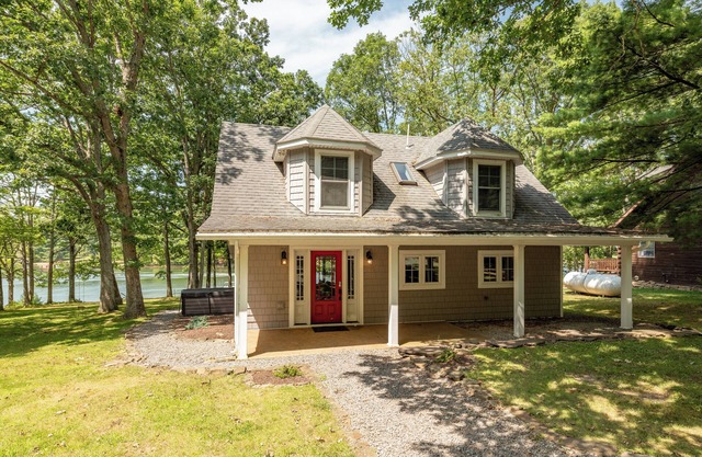 Smooth Sailing: Lakefront, Private Dock, Hot Tub, Grill, Fire Pit!