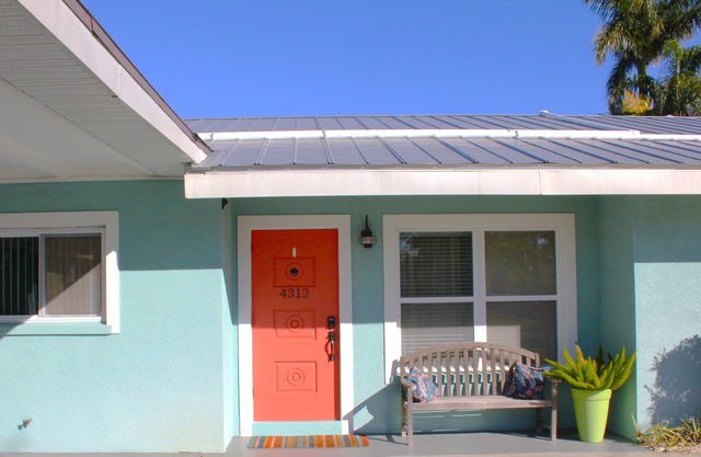 Snead Is Waterfront-Solar Heated Pool, 40 ft Dock, fishing, Kayaks, Pet Friendly