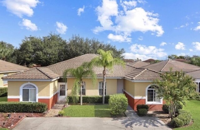 Snow Bird friendly.Gorgeous 3 bed 2 bath vacation property in a gated community
