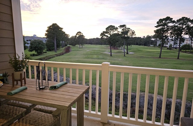 Snow Bird opening! Nov - Feb in Central Myrtle, 2BR Condo on Golf Course!