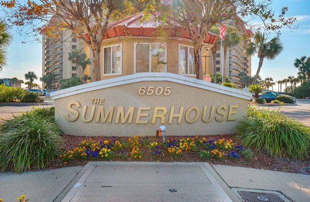 SNOW BIRDS! LOW RATES! 3RD FLR, GULF FRNT! 1:30 CK-IN! 2BR 2B, BCH SETUP MAR-OCT