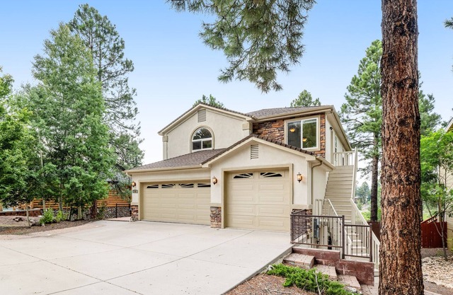 Snowbird-Friendly Home with High-Speed WiFi, Gas Fireplaces, and Washer/Dryer