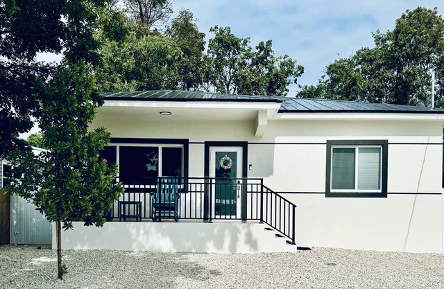 Snowbird specials! Book now. Minimum stay 28 days.