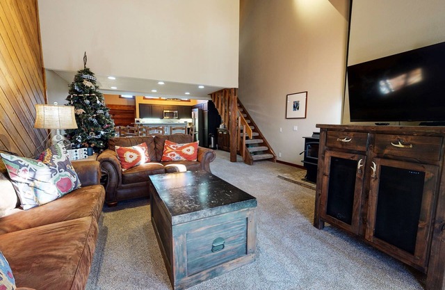 Snowcreek III 415 Gorgeous Mountain Views, Remodeled with Washer Dryer by RedAwning